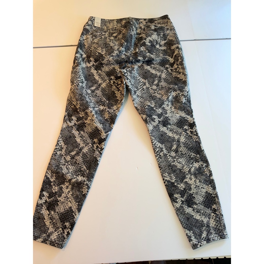 Torrid Denim First At Fit Jegging Snakeskin Print Black Skinny Pants 16R NEW - Picture 6 of 7